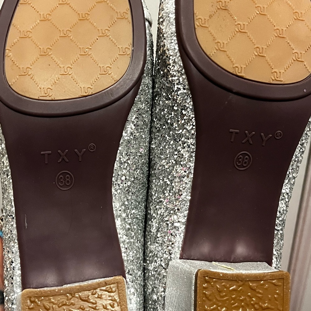 Sparkly silver dance shoes - Picture 6 of 6